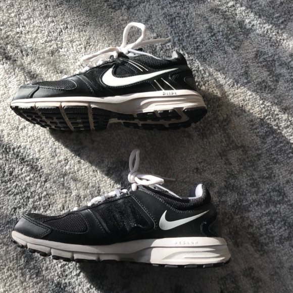 Nike Air Sneaker - Picture 3 of 8